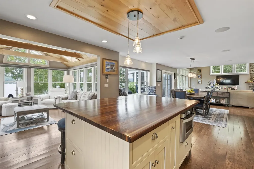 43 Captains Walk Laconia NH 03246