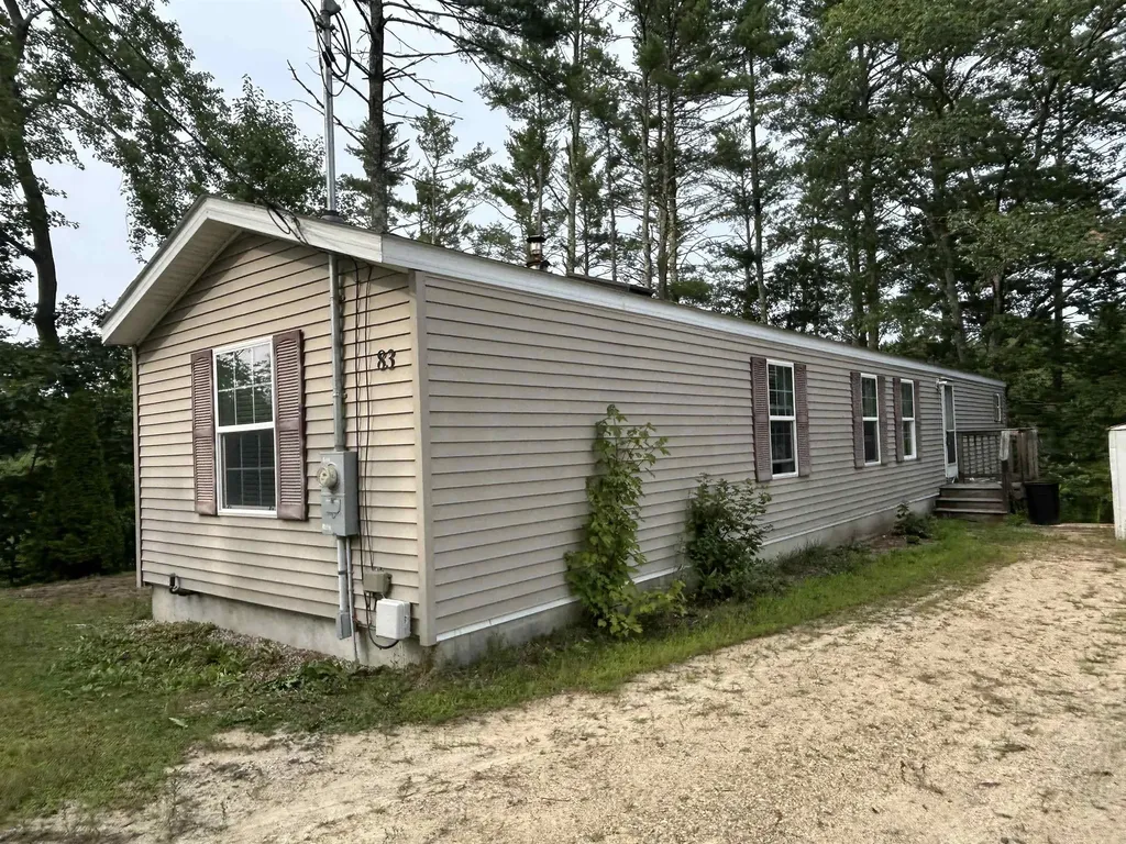83 Long Shores Drive Barrington NH 03825