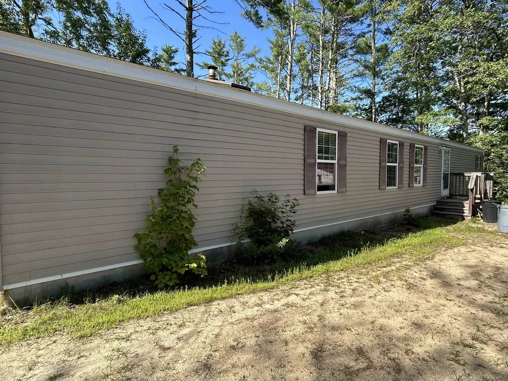 83 Long Shores Drive Barrington NH 03825