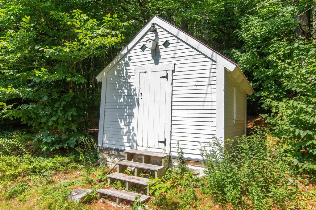 900 Bunker Hill Road Tamworth NH 03883