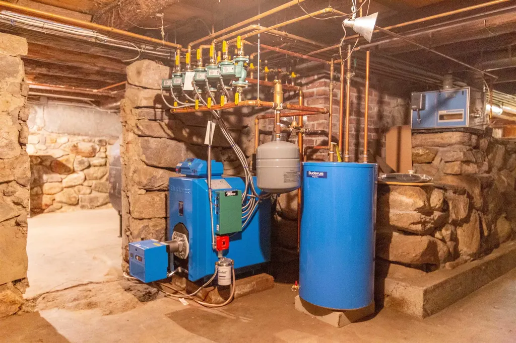 900 Bunker Hill Road Tamworth NH 03883