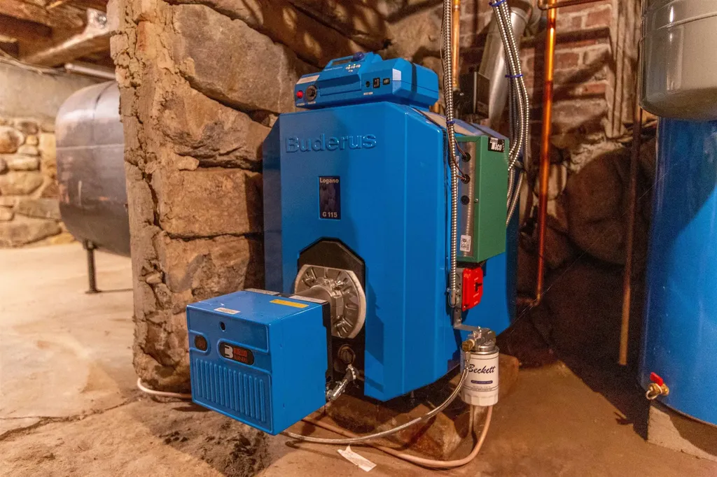 900 Bunker Hill Road Tamworth NH 03883