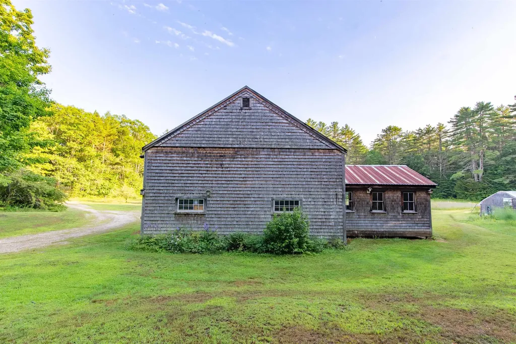 900 Bunker Hill Road Tamworth NH 03883