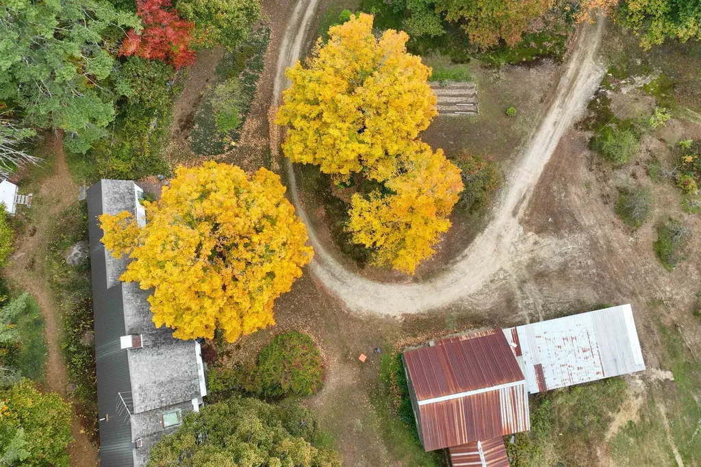 900 Bunker Hill Road Tamworth NH 03883