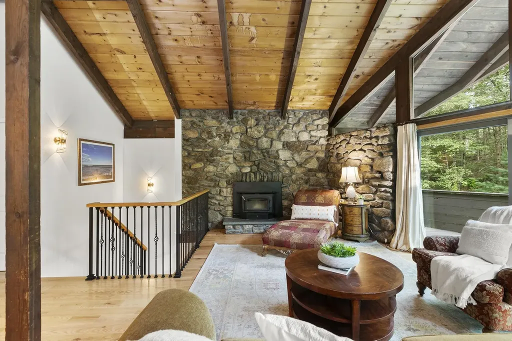 124 Goodhue Road Derry NH 03038