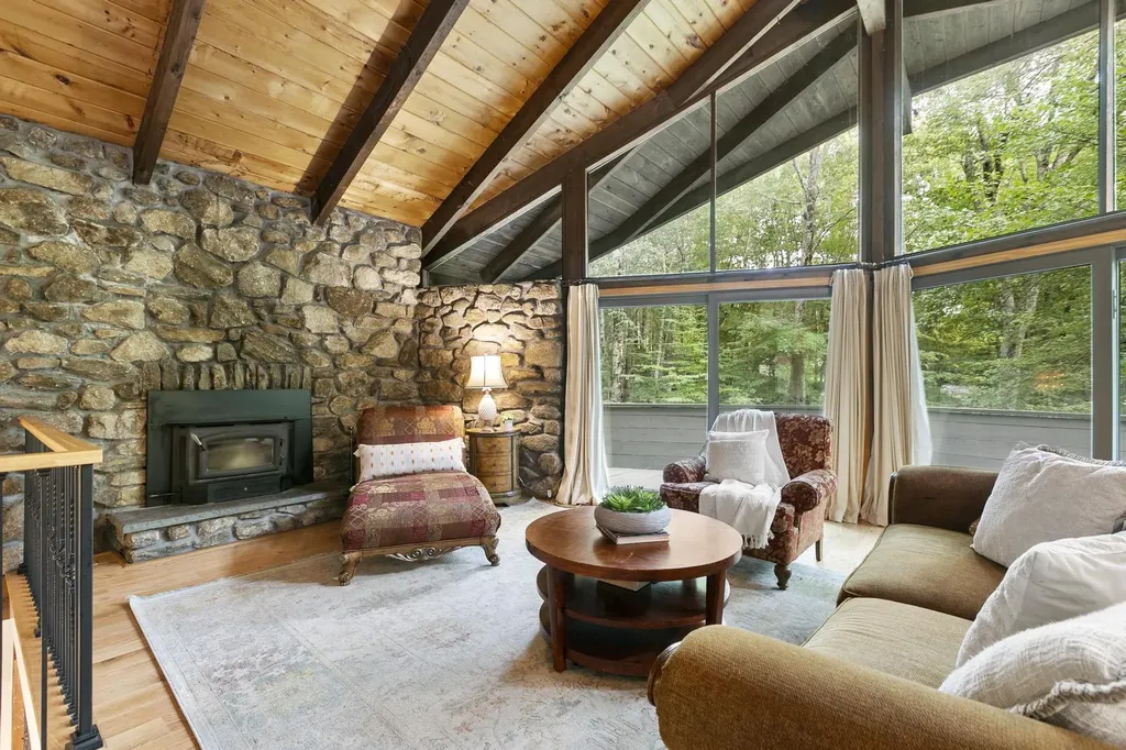124 Goodhue Road Derry NH 03038