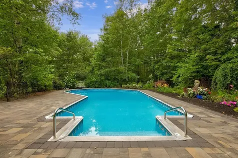 124 Goodhue Road Derry NH 03038