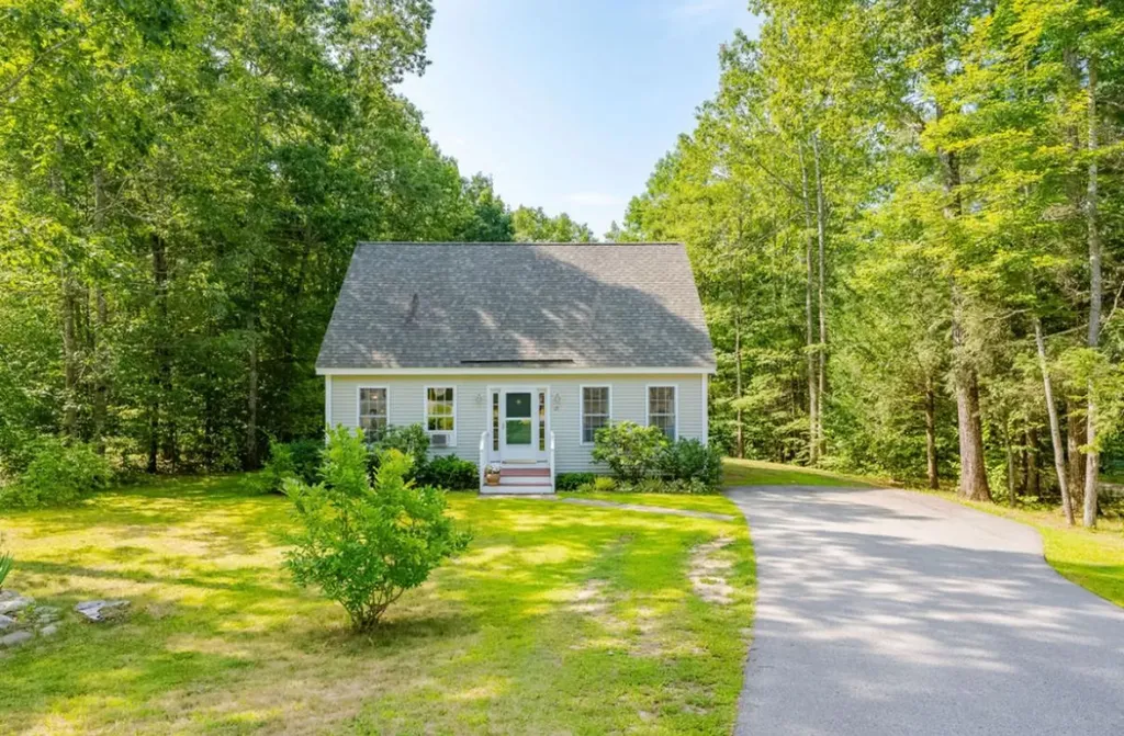 25 Cedar Creek Road Barrington NH 03825