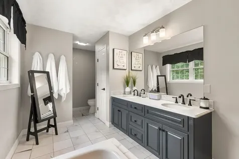 8 Settlers Ridge Windham NH 03087