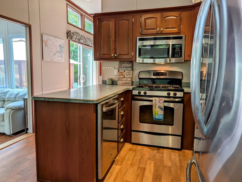 14 Overlook Road Holderness NH 03245