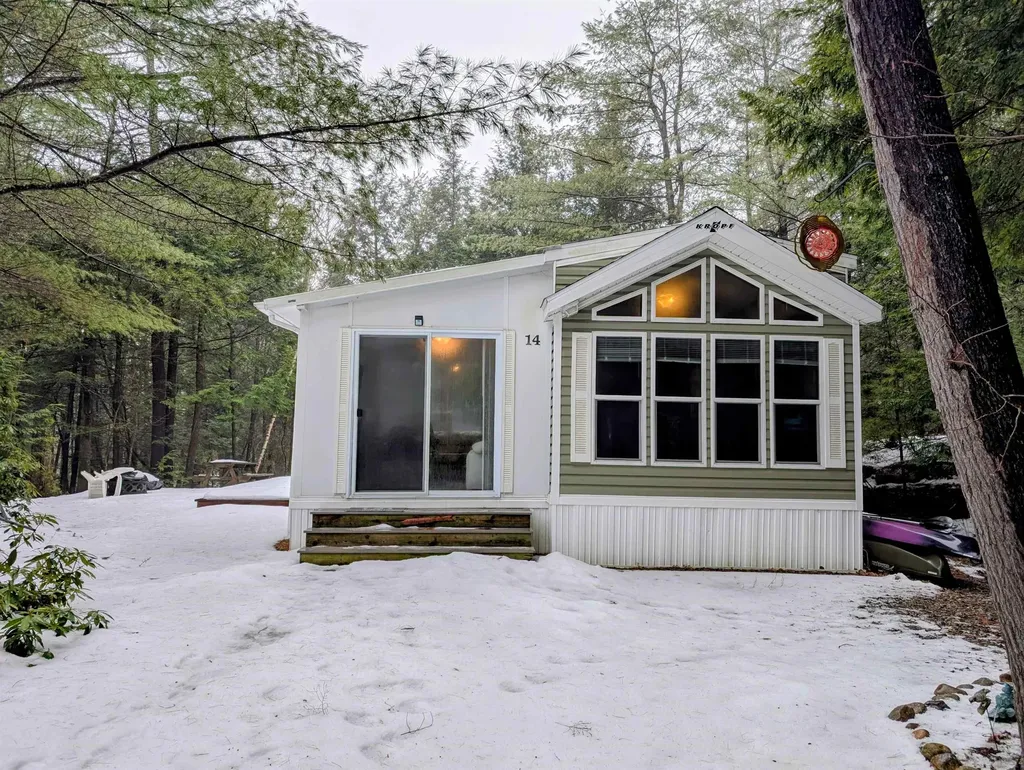 14 Overlook Road Holderness NH 03245