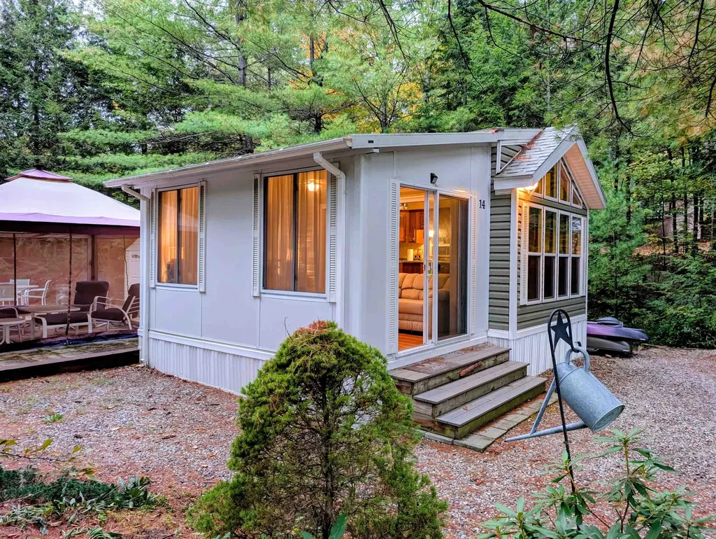 14 Overlook Road Holderness NH 03245