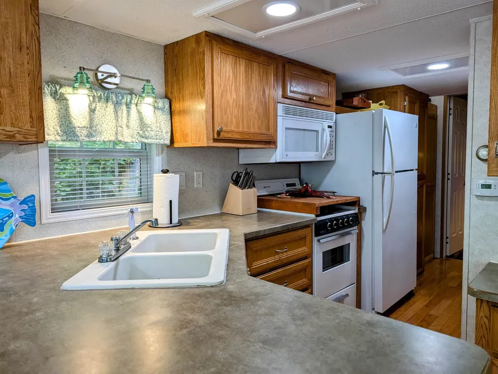 7 Hollows Road Holderness NH 03245