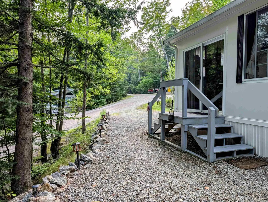 7 Hollows Road Holderness NH 03245