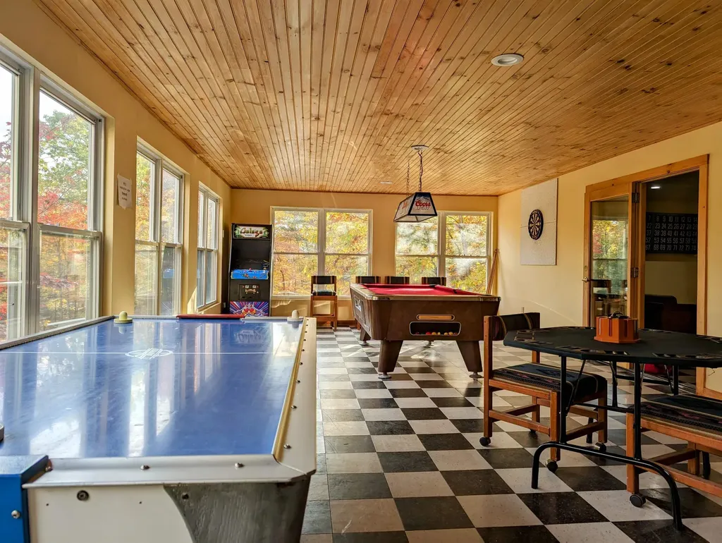 7 Hollows Road Holderness NH 03245