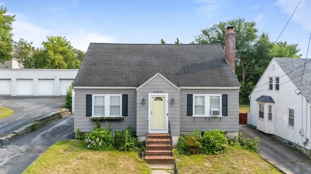 613 Lake Avenue Manchester NH 03103