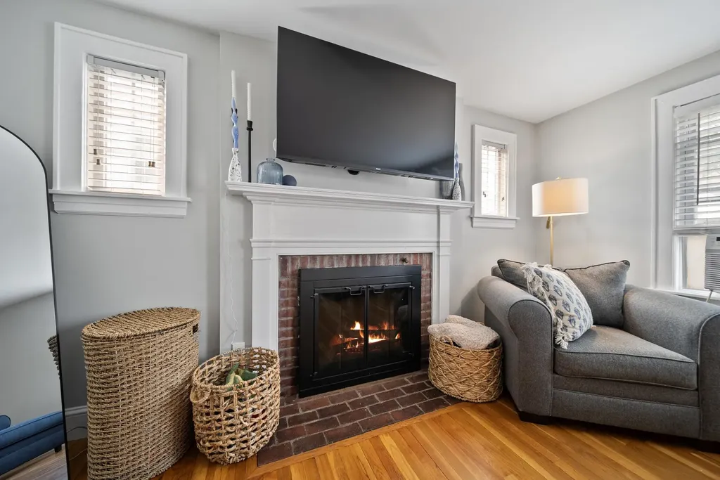 613 Lake Avenue Manchester NH 03103