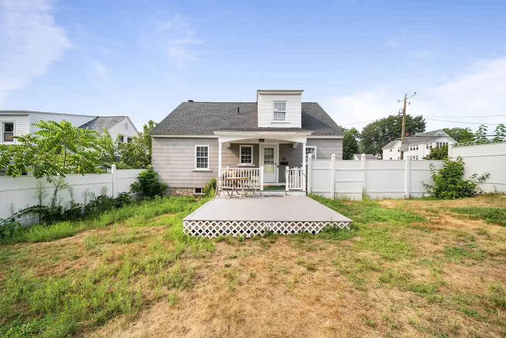 613 Lake Avenue Manchester NH 03103