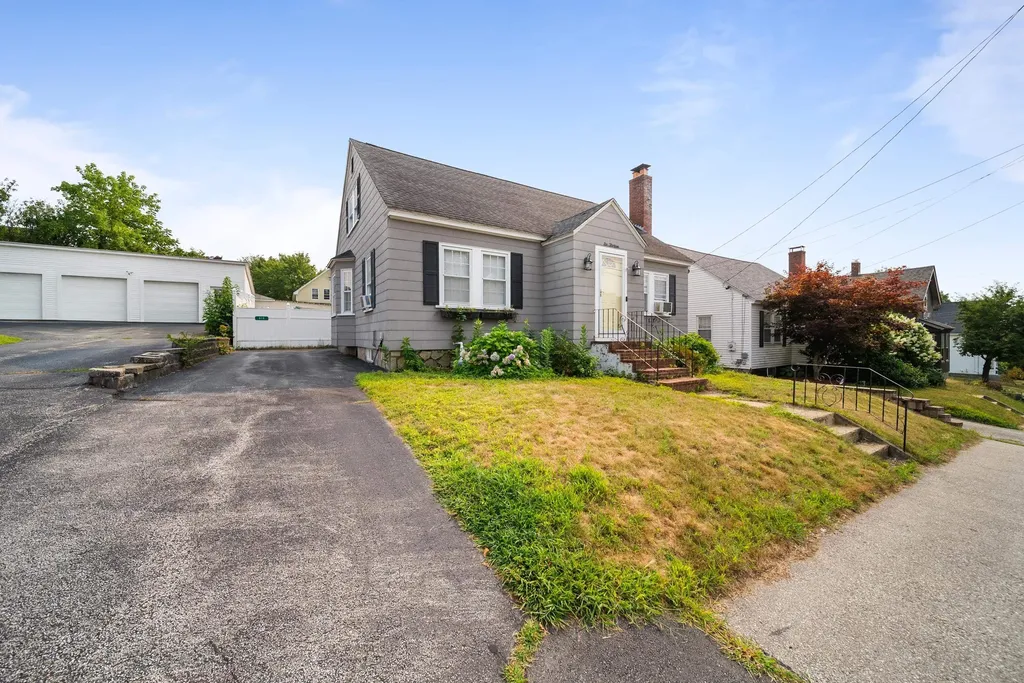 613 Lake Avenue Manchester NH 03103