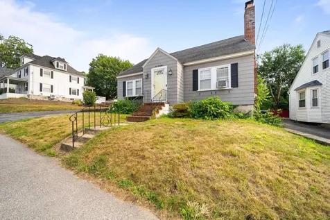 613 Lake Avenue Manchester NH 03103
