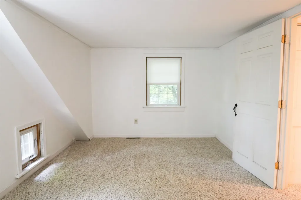 2032 Hartford Avenue Hartford VT 05088-1042