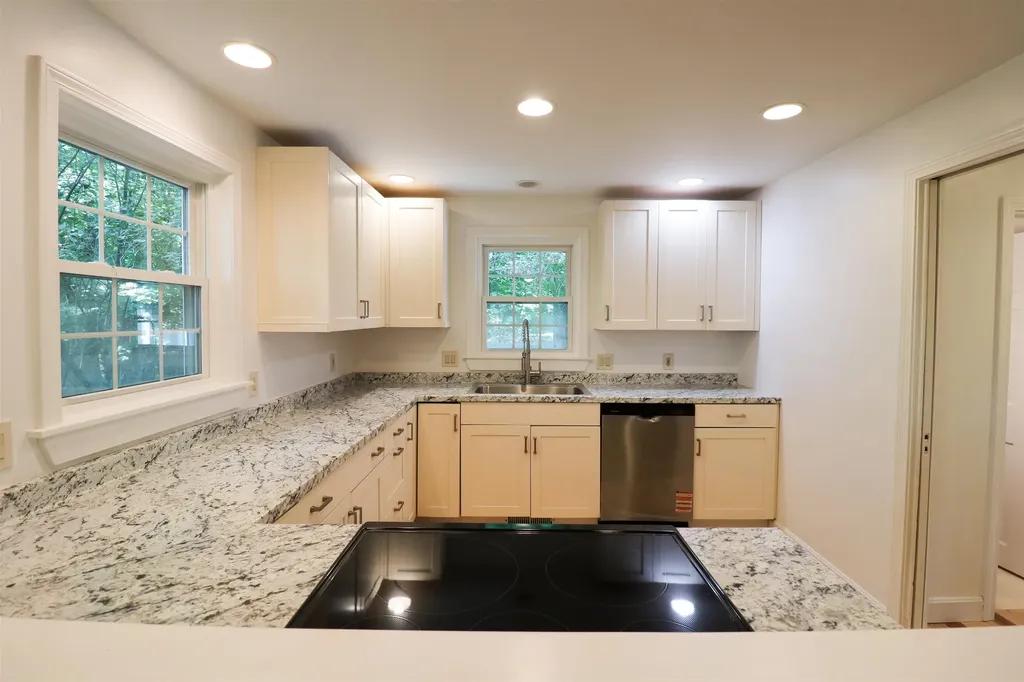 2032 Hartford Avenue Hartford VT 05088-1042