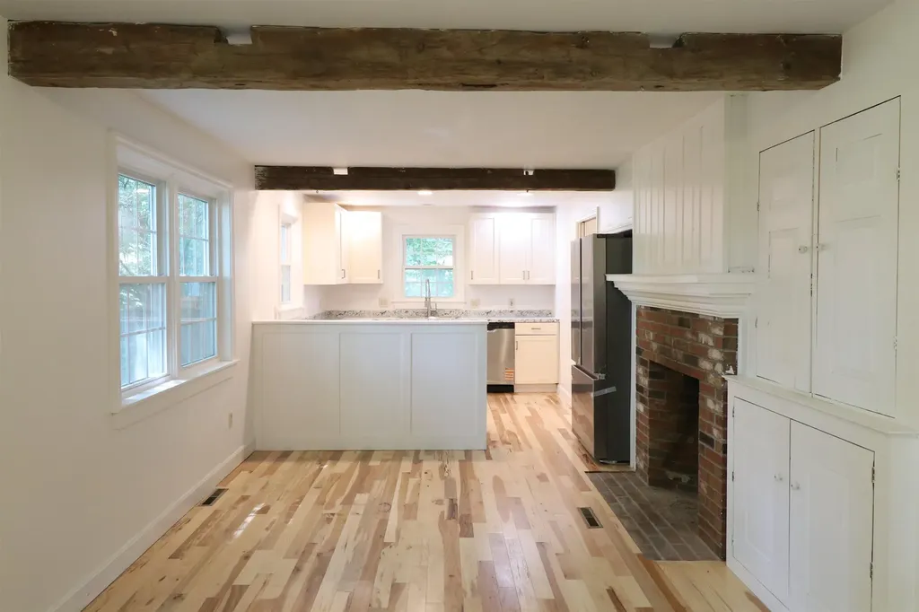 2032 Hartford Avenue Hartford VT 05088-1042