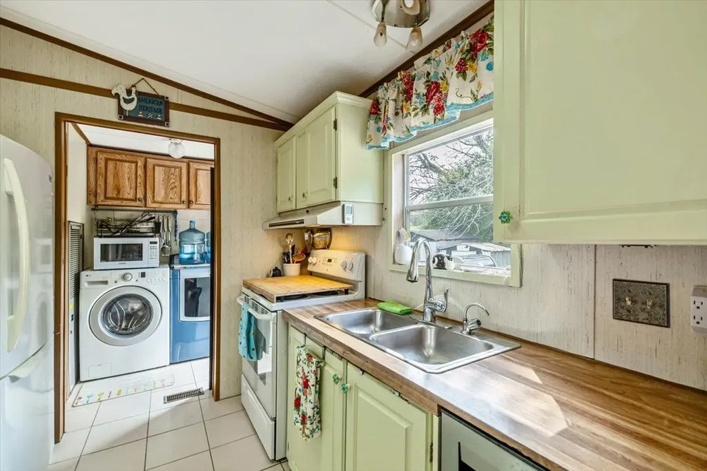 213 Access Road Isle La Motte VT 05463-7508