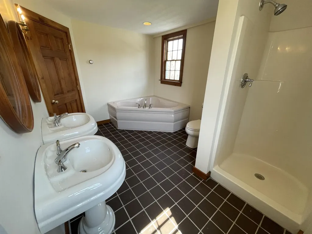 454 Main Street Fremont NH 03044