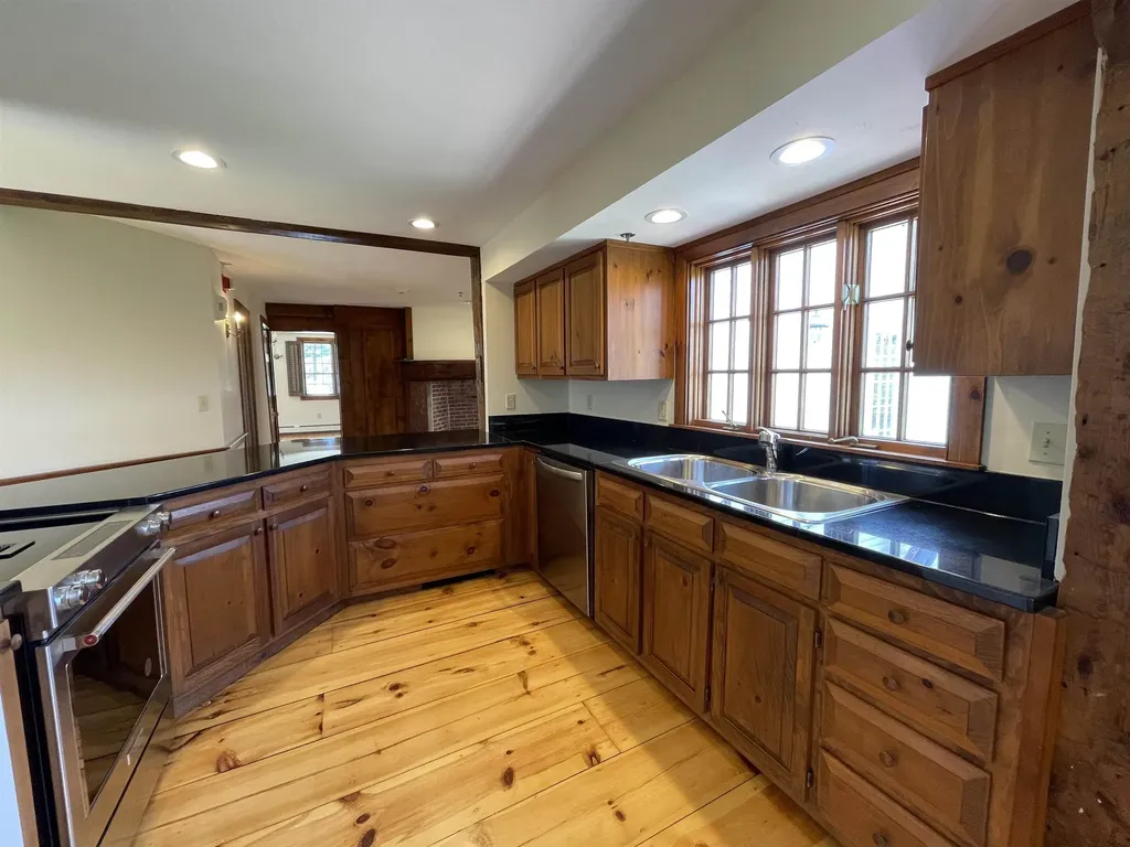 454 Main Street Fremont NH 03044