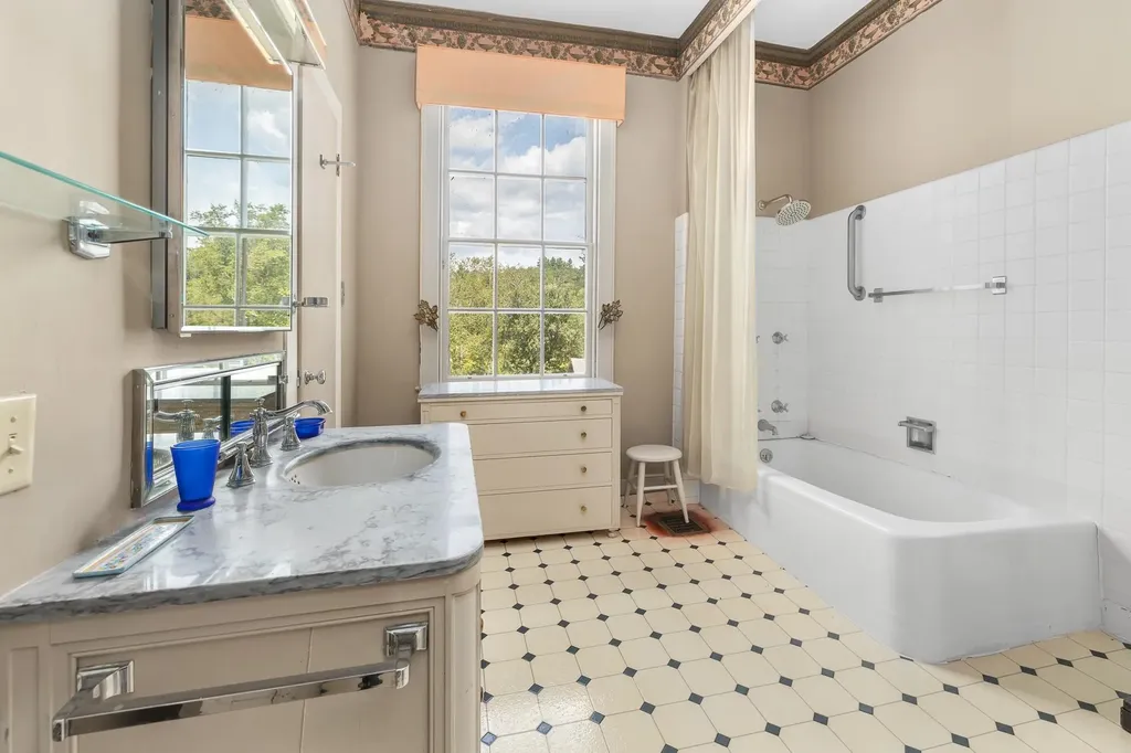 10 Bischoff Lane Hartland VT 05048