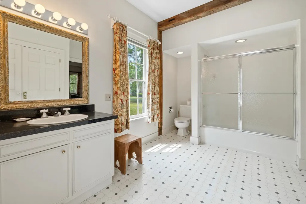 10 Bischoff Lane Hartland VT 05048