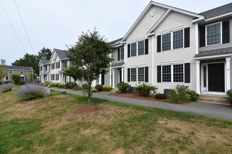 30 Brook Street Derry NH 03038