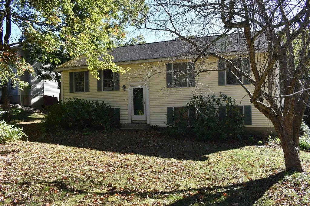 3 Anna Circle Derry NH 03038