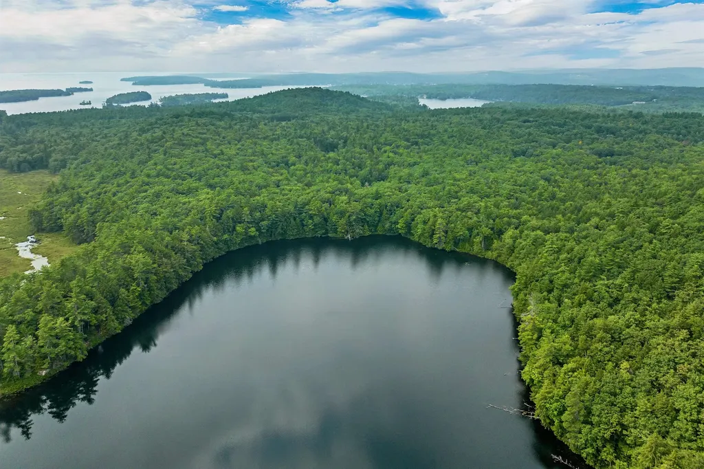 39 Winnipesaukee Drive Wolfeboro NH 03894