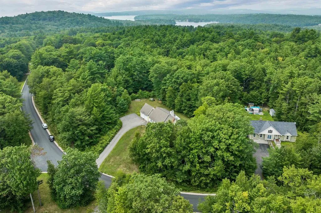 39 Winnipesaukee Drive Wolfeboro NH 03894