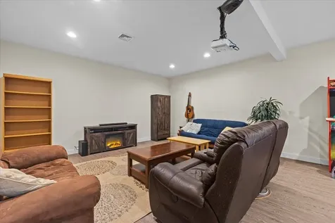 12 Goodrich Lane Essex VT 05452