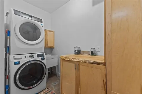 12 Goodrich Lane Essex VT 05452