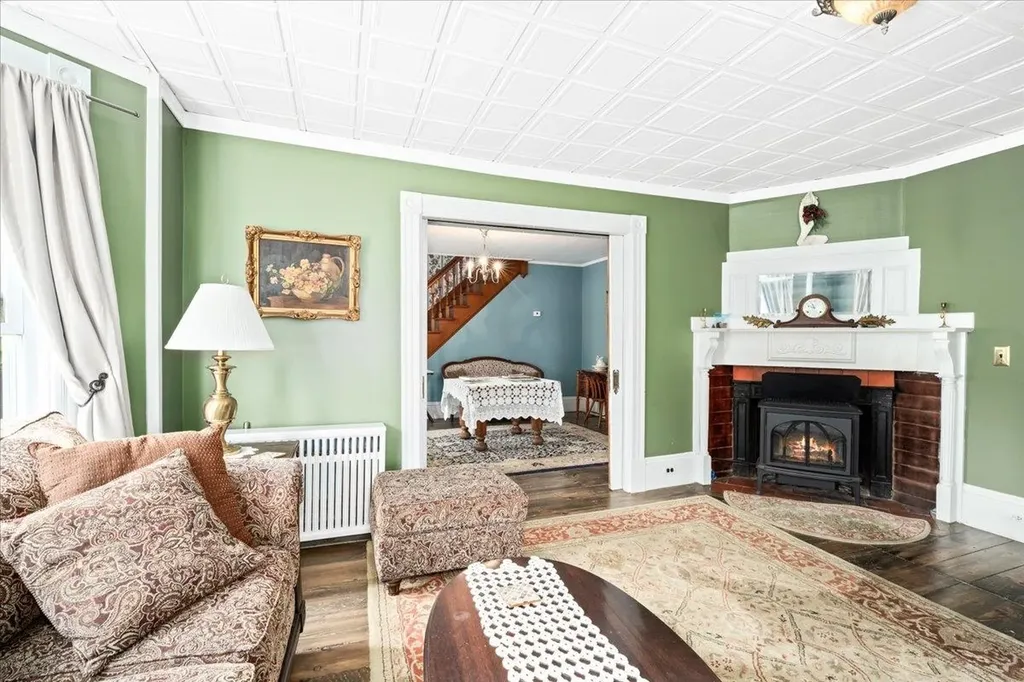 5 Greenhouse Lane Bradford NH 03221