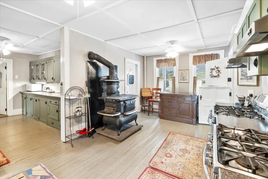 5 Greenhouse Lane Bradford NH 03221