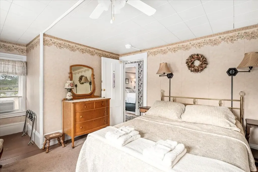 5 Greenhouse Lane Bradford NH 03221