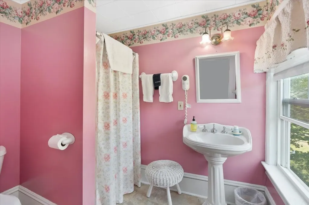 5 Greenhouse Lane Bradford NH 03221