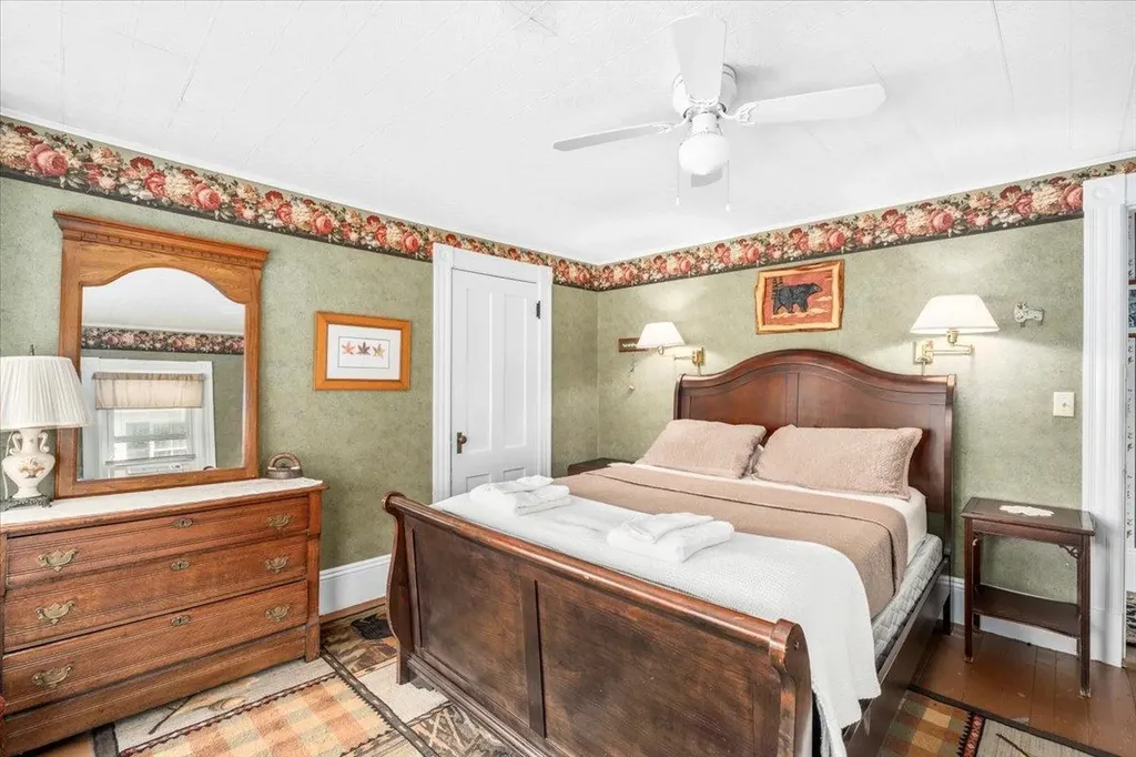 5 Greenhouse Lane Bradford NH 03221