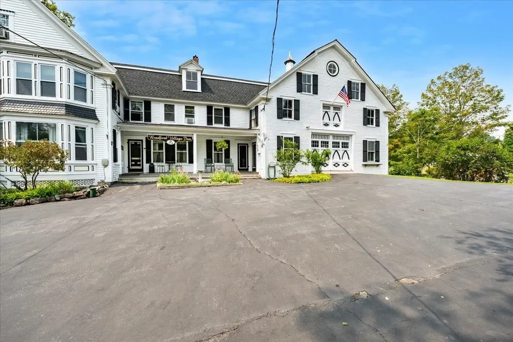 5 Greenhouse Lane Bradford NH 03221