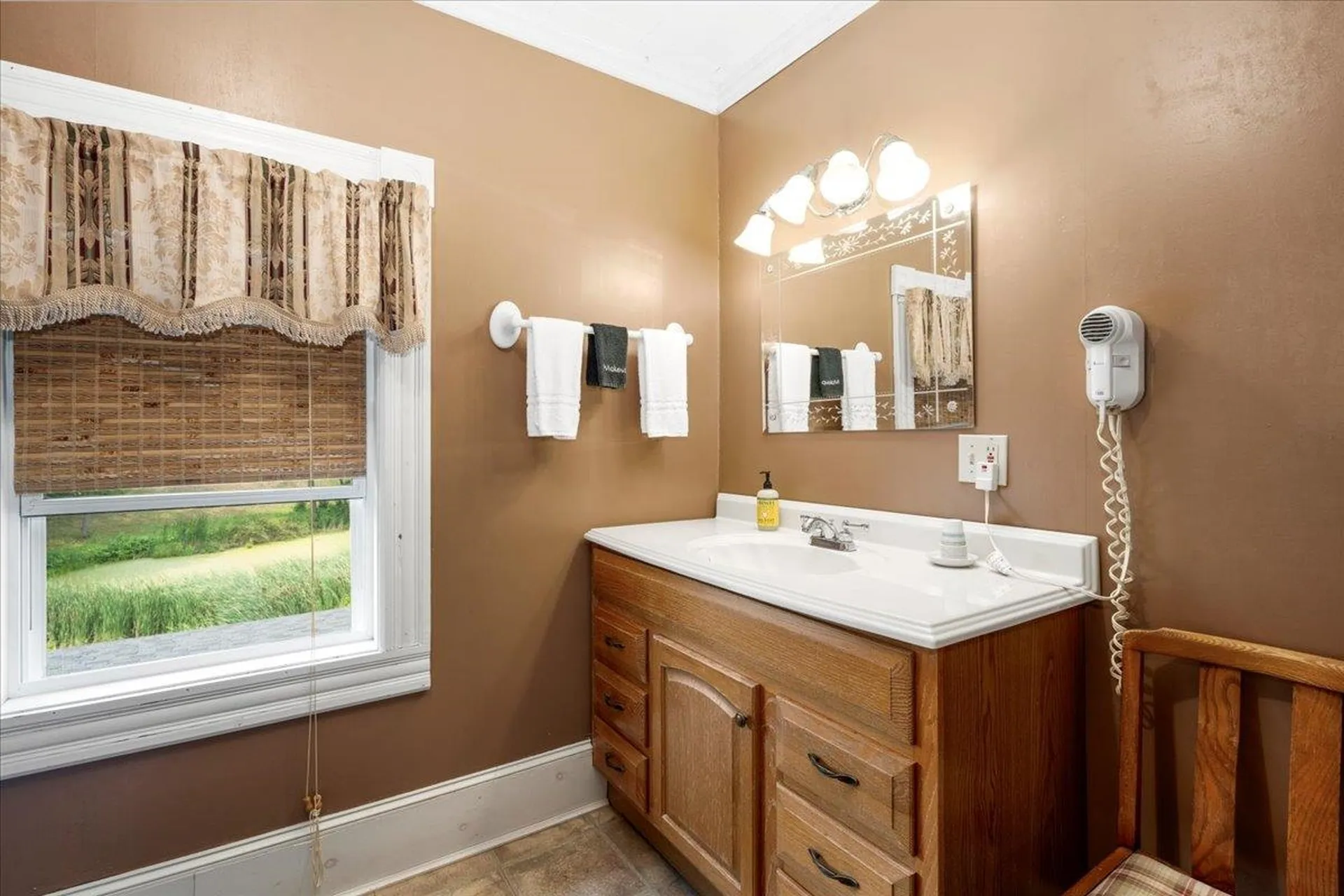 5 Greenhouse Lane Bradford NH 03221