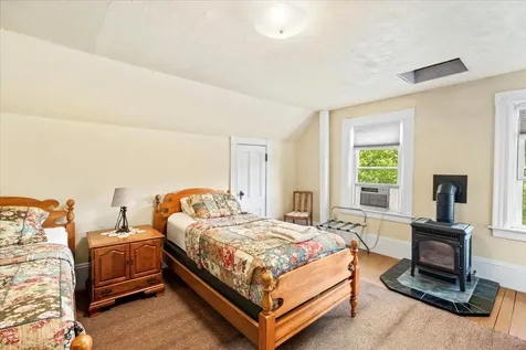 5 Greenhouse Lane Bradford NH 03221