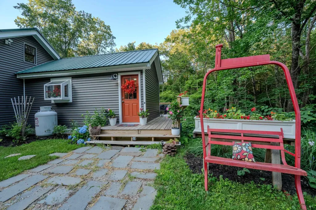 780 Old Route 25 Rumney NH 03266