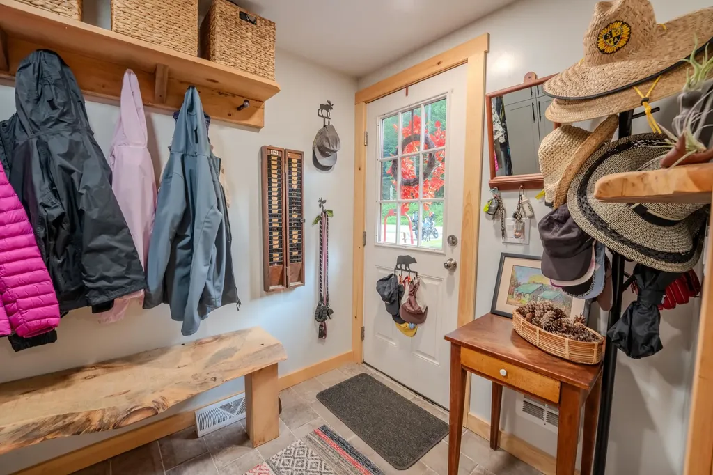 780 Old Route 25 Rumney NH 03266