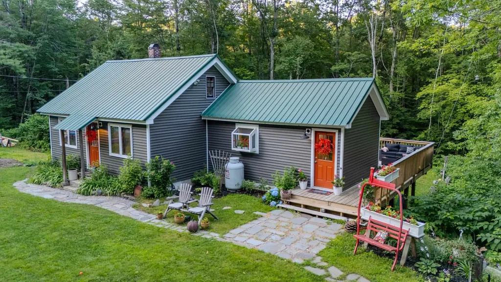 780 Old Route 25 Rumney NH 03266