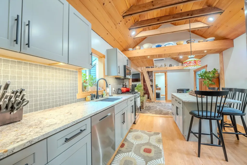 780 Old Route 25 Rumney NH 03266